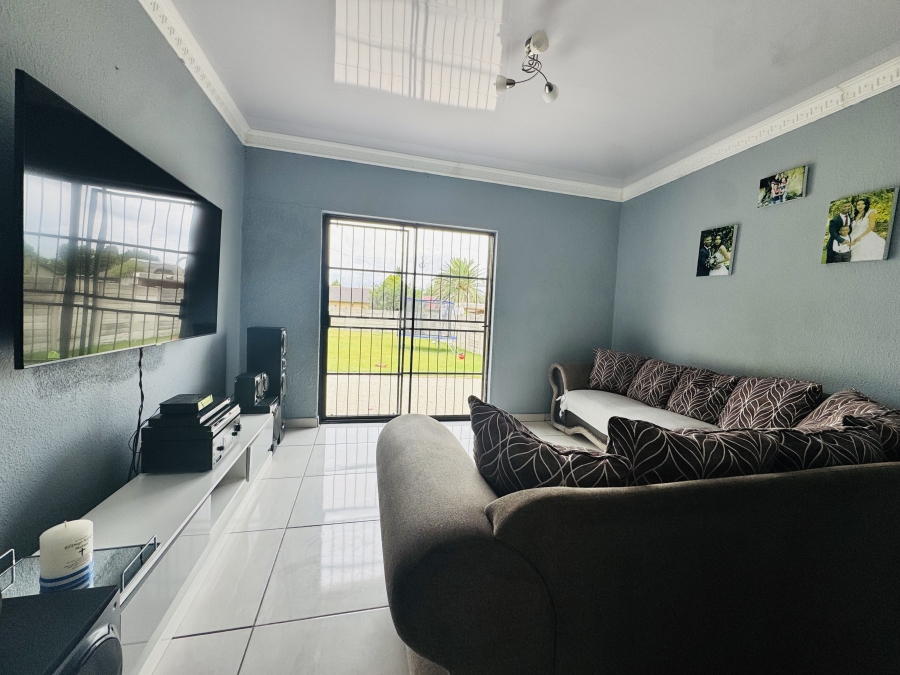 4 Bedroom Property for Sale in La Hoff North West